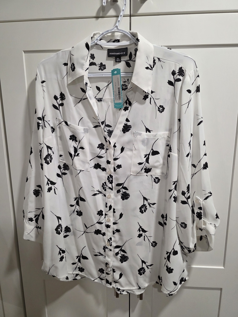 Fortune + Ivy White Floral Button-Up Blouse